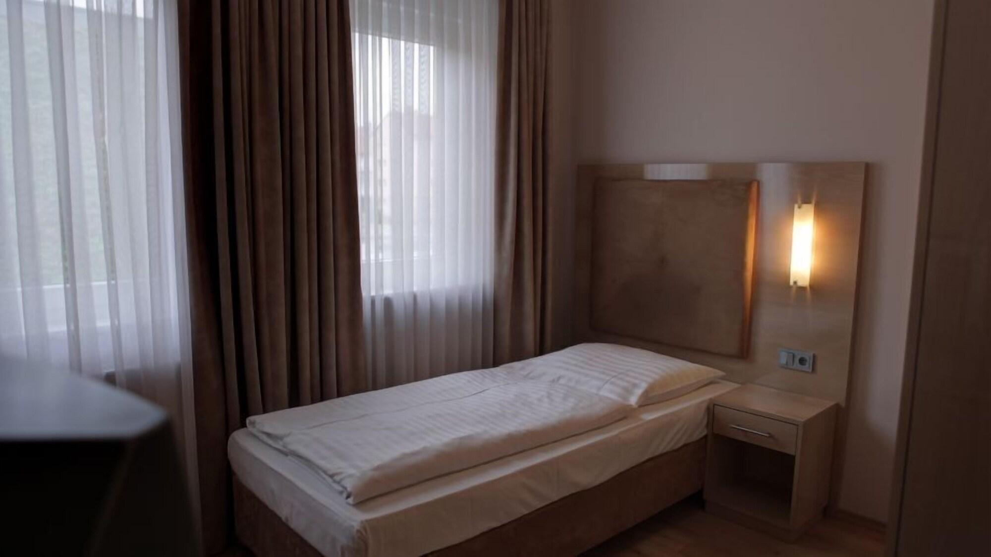 Hotel Am Kurfuerstenplatz - Messe فرانكفورت المظهر الخارجي الصورة