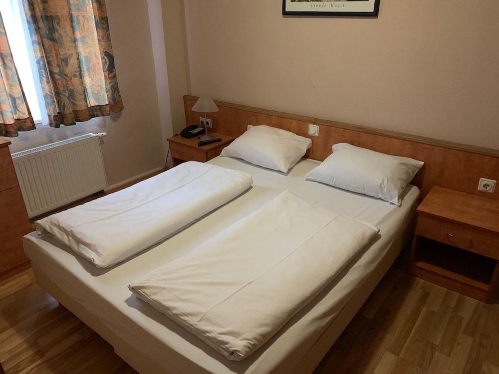 Hotel Am Kurfuerstenplatz - Messe فرانكفورت المظهر الخارجي الصورة