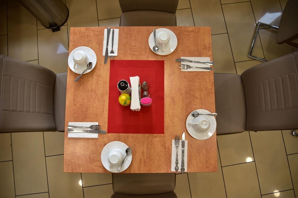 Hotel Am Kurfuerstenplatz - Messe فرانكفورت المظهر الخارجي الصورة
