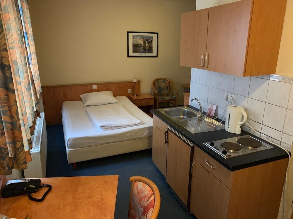 Hotel Am Kurfuerstenplatz - Messe فرانكفورت المظهر الخارجي الصورة